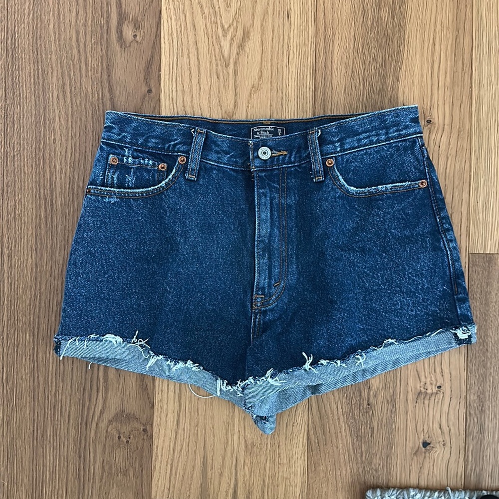NWOT Abercrombie Annie high rise short